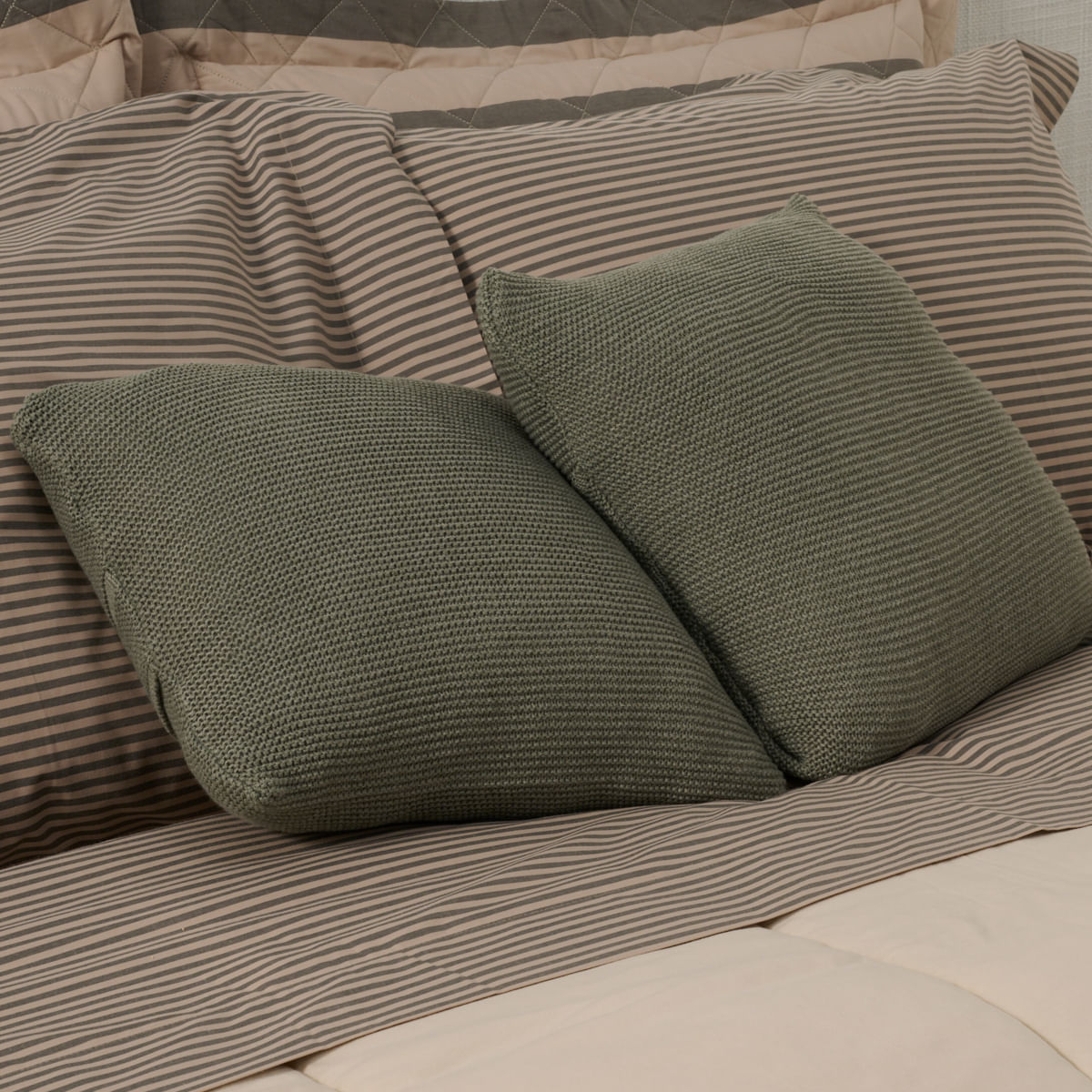 01 01 0538  CAPA DE ALMOFADA TRICOT INFINITE VERDE MESCLA 002